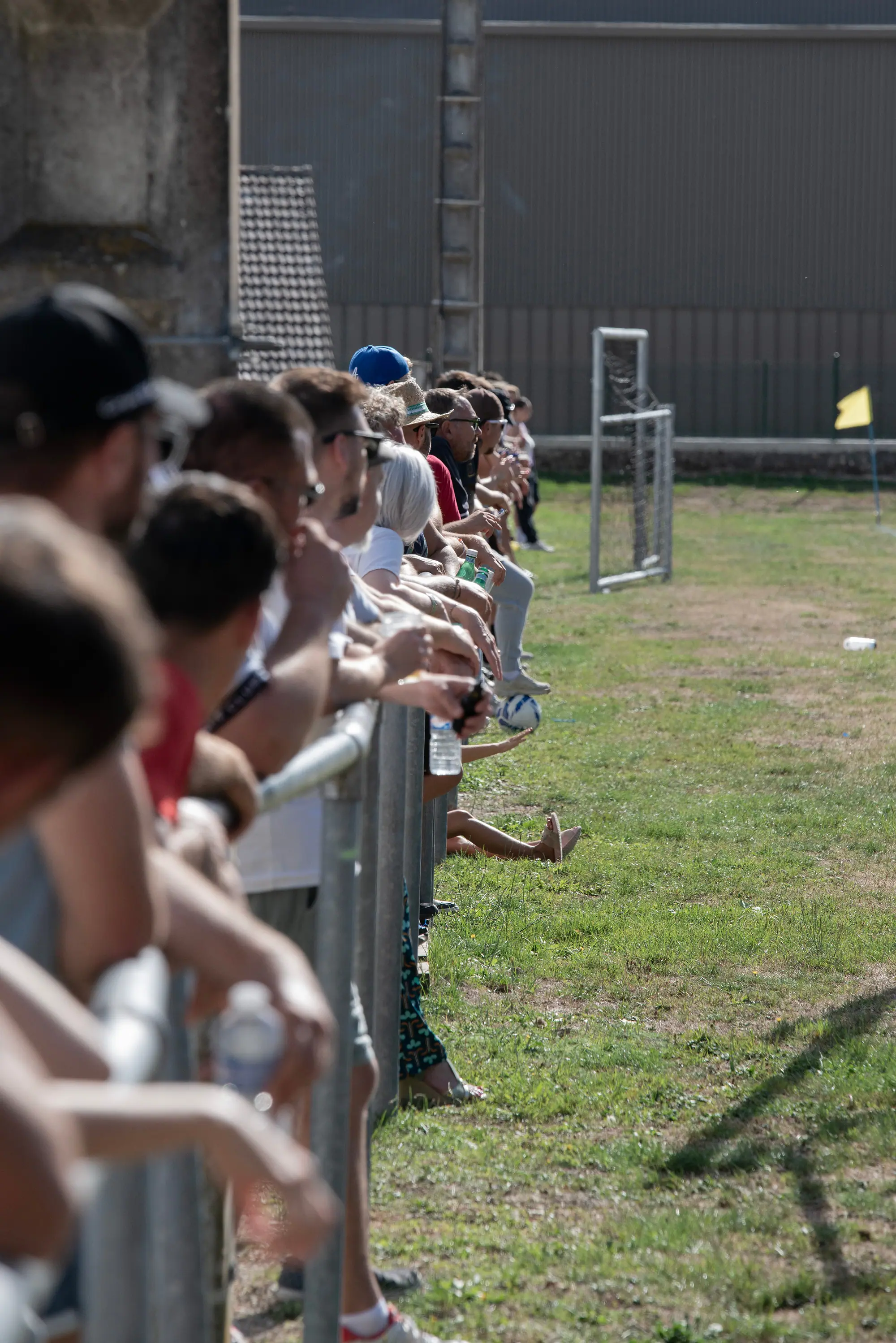 Les supporters du JRFC le long de la main courante